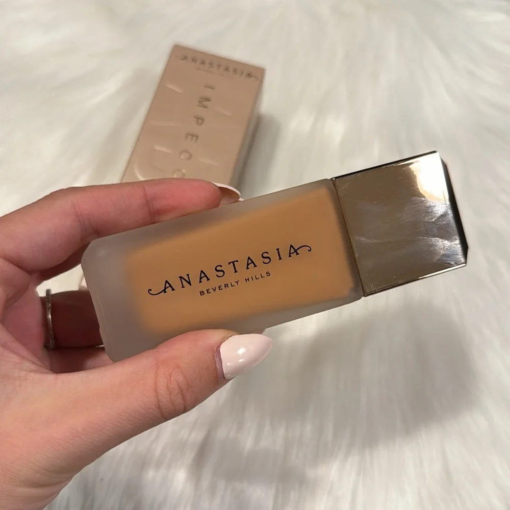 Anastasia Beverly Hills Impeccable Blurring Second-Skin Matte Foundation 4N